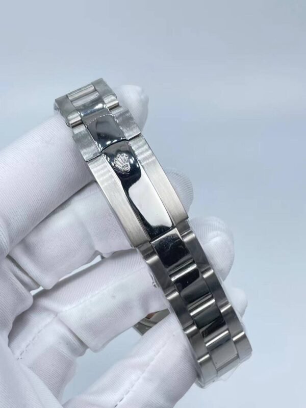 New model with silver toothed and Roman finish, size 31mm