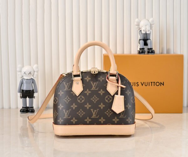 Double-sided color-changing yellow leather N41221, Agge M53152, presbyopic. This charming Alma BB handbag is 25x19x12 centimeters (length x height x width).