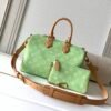 Model number M14064 Lemon Green. This Speedy P9 Bandoulière 30 handbag measures 32 x 22.5 x 18 centimeters (length x height x width).