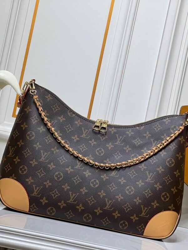 M25854 M13706 This classic Bloenne handbag has been upgraded and features a spacious GM size, making it ideal for carrying laptops and other essentials. Dimensions: 40 × 29 × 15 cm (length x height x width)