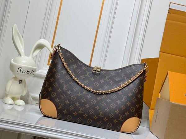 M25854 M13706 This classic Bloenne handbag has been upgraded and features a spacious GM size, making it ideal for carrying laptops and other essentials. Dimensions: 40 × 29 × 15 cm (length x height x width)