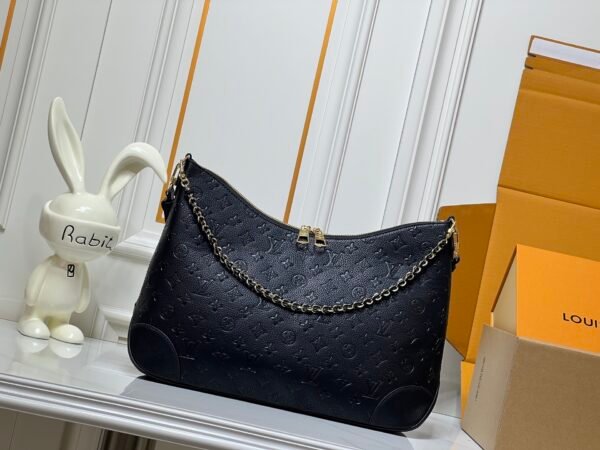 M25854 M13706 This classic Bloenne handbag has been upgraded and features a spacious GM size, making it ideal for carrying laptops and other necessities. Dimensions: 40 × 29 × 15 cm (length x height x width)
