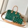 Model number M14077 - Dark Green. This Speedy P9 Bandoulière 30 handbag measures 32 x 22.5 x 18 centimeters (length x height x width).