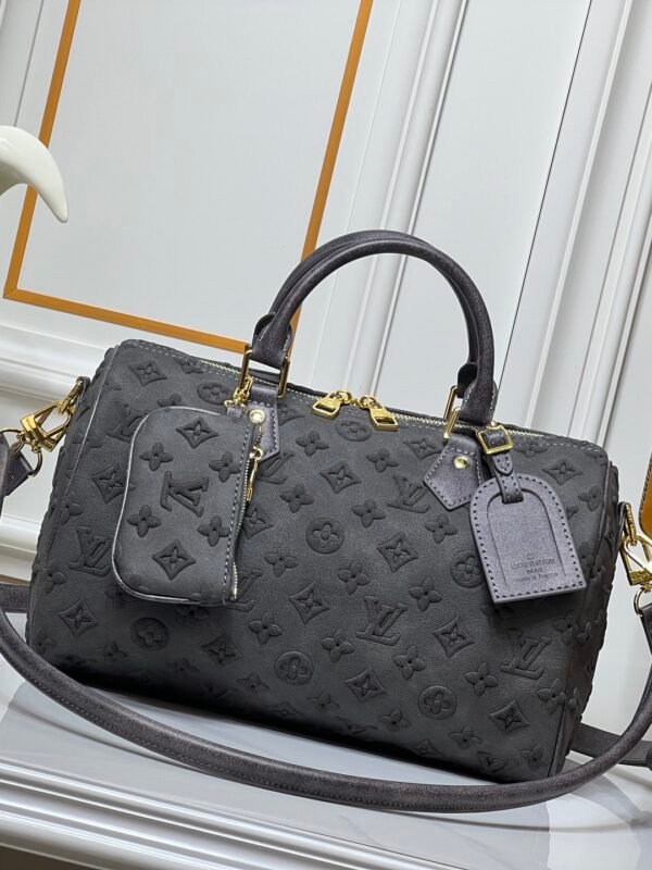 M15225 M22853 Speedy Bandoulière 30 Handbag - A refreshed version of Louis Vuitton's classic Speedy series, measuring 30x18x17 centimeters.