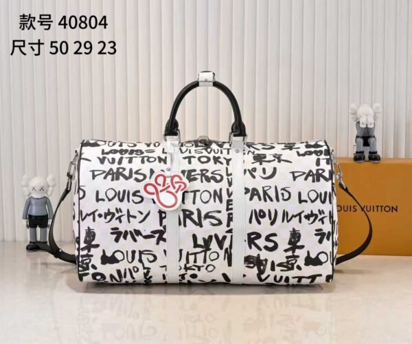 The Keepall Bandoulière 50 travel bag was jointly designed by Japanese designer Nigo and Pharrell Williams. It measures 29 x 23 x 50 centimeters (height x width x length).