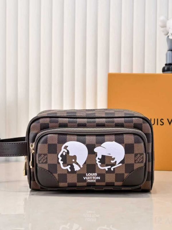 This Locker Dopp Kit comes in Monogram fabric and measures 23.0 x 13.0 x 12.0 centimeters (length x height x width).