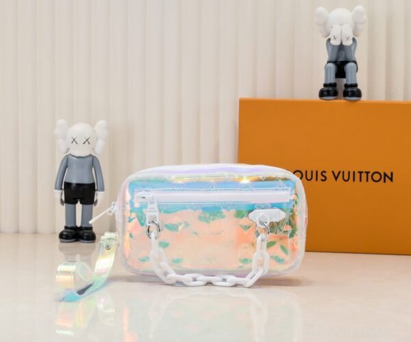 M44458 Transparent and Shimmering! Monogram New Transparent Handbag. Durable Monogram Printed PVC with Shimmering Effect, Timeless and Enduring. Dimensions: 22*15*5.