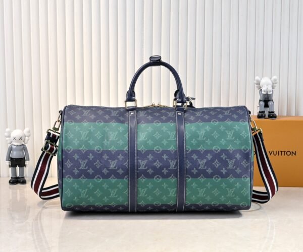 M25900 41416 This model Keell Bandoulière 50 Travel Bag  29 x 23 x 50 cm (height x width x length)