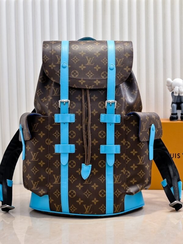 Model number M12729 - Vintage Blue M13202 - Vintage Tan Yellow 41379 This Christopher medium-sized backpack 38 x 44 x 12.5 cm (length x height x width)