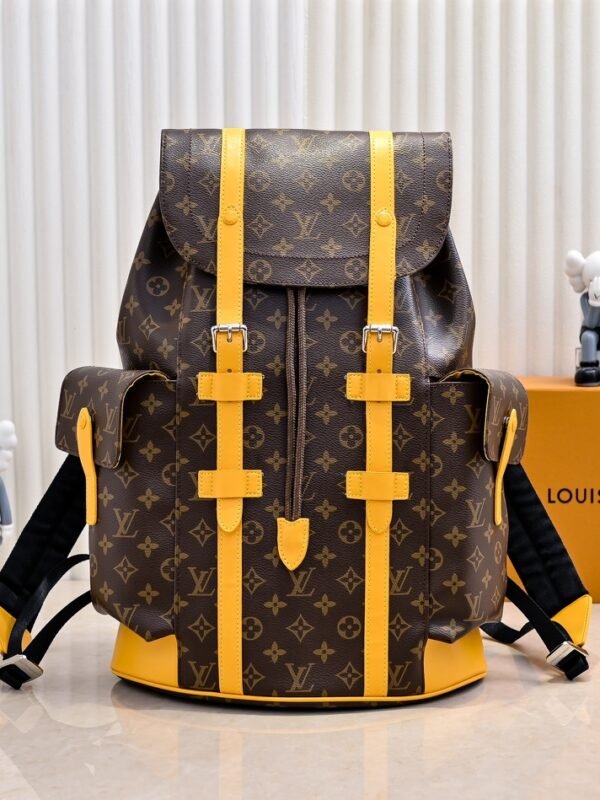 Model number M12729 - Vintage Blue M13202 - Vintage Tan Yellow 41379 This Christopher medium-sized backpack 38 x 44 x 12.5 cm (length x height x width)