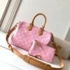 Model number M13914 - Pink. This is the Speedy P9 Bandoulière 30 handbag.   32 x 22.5 x 18 cm (length x height x width)