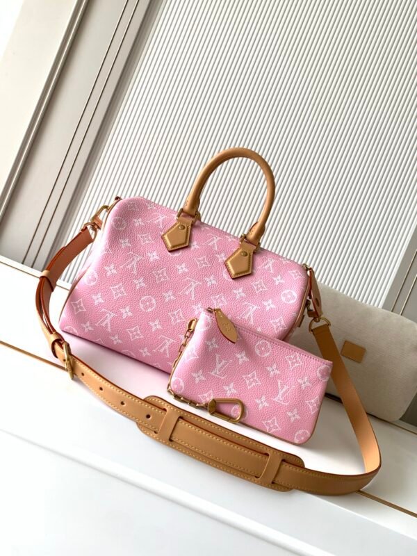 Model number M13914 - Pink. This is the Speedy P9 Bandoulière 30 handbag.   32 x 22.5 x 18 cm (length x height x width)