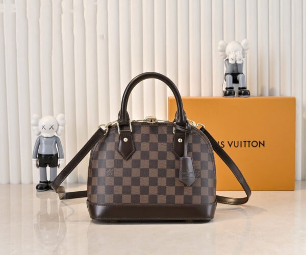 Double-sided color-changing yellow leather N41221, Agge M53152, presbyopic. This charming Alma BB handbag measures 25x19x12 centimeters (length x height x width).