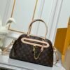 Small size M15208 M25774 This Louis Vuitton Ever More PM handbag measures 28x18x12 cm.