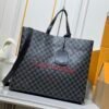 M24457 This medium-sized shopper bag is made by Louis Vuitton and measures 42x34x16 cm.