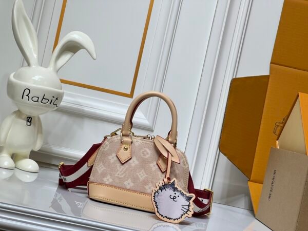 Alma BB handbag M99021 M82348 M82717, a creative masterpiece from the Louis Vuitton Catogram collection. Dimensions: 18x12x8cm.