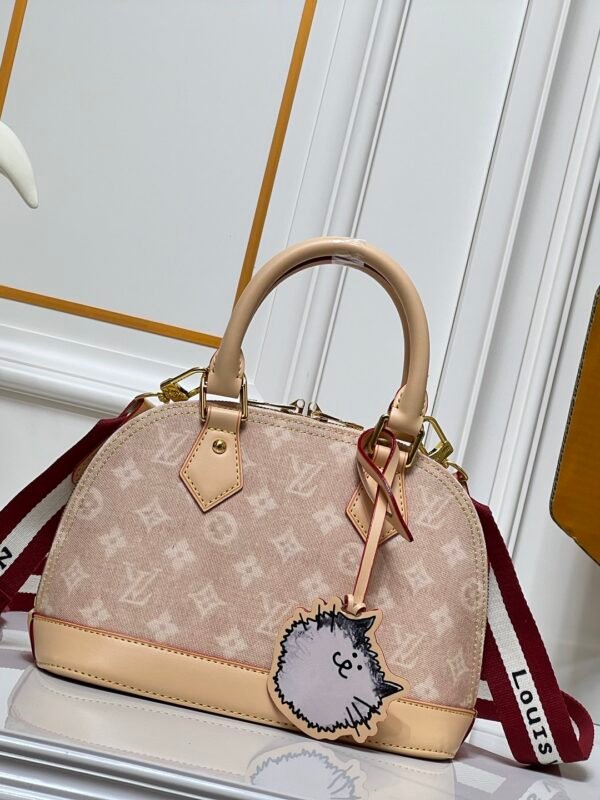 1 Alma BB handbag M99021 M82348, a creative masterpiece from the Louis Vuitton Catogram collection, measures 23.5 x 17 x 11 cm.