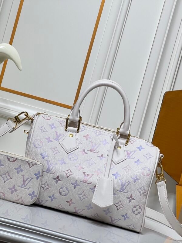 Speedy P9 Bandoulière 25 Monogram Leathe    Size: 25x15x15