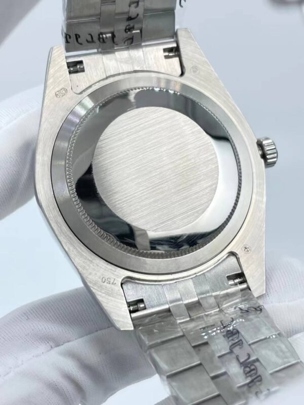 Rolex new model with a 5-bead set crystal bezel, size 41mm