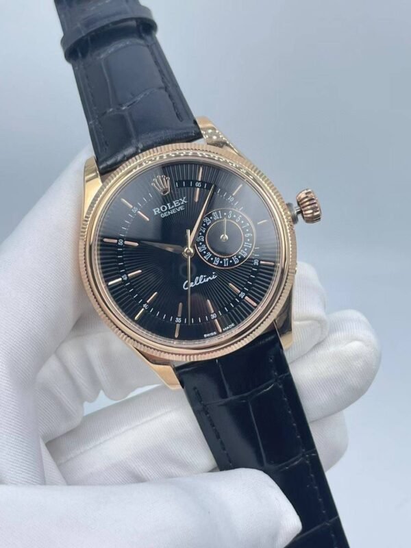 Silver dial, rose gold case, black strap  39mm