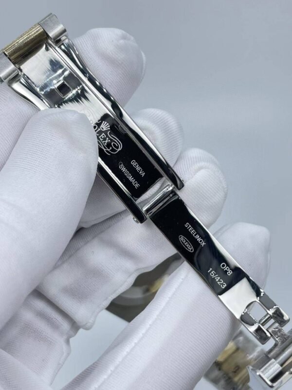 Rolex's new full-diamond "Sky" model, with a size of 42mm.