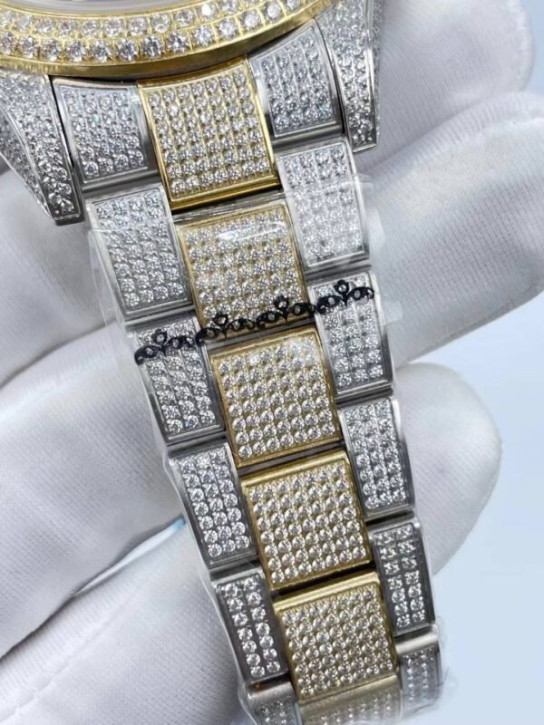 Rolex's new full-diamond single-date Roman bezel model, with a size of 41mm