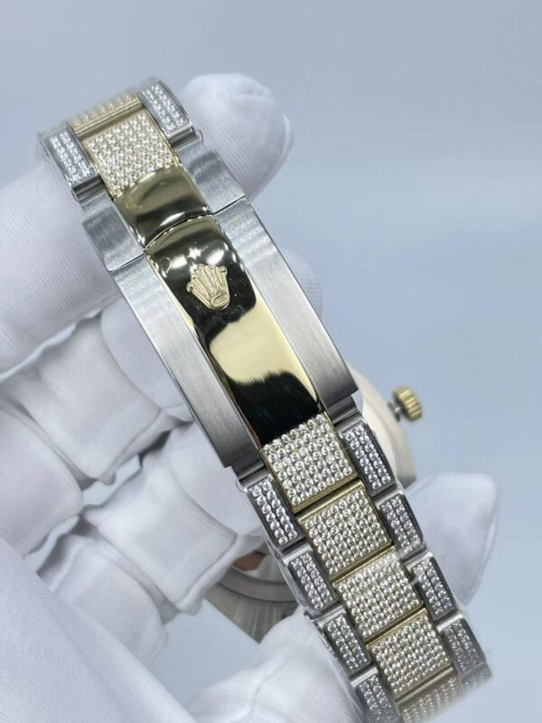 Rolex's new full-diamond "Sky" model, with a size of 42mm.