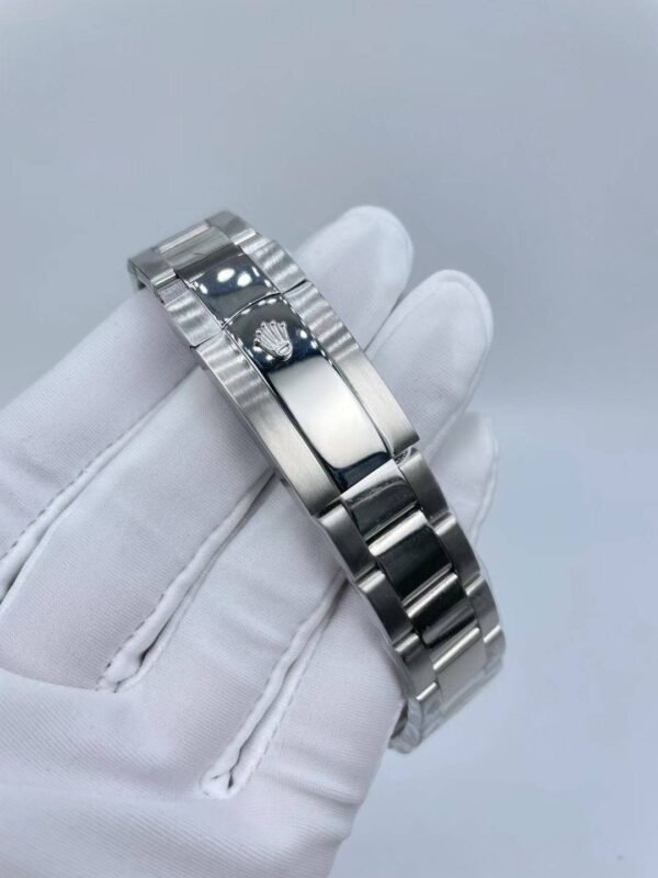 Rolex large diamond bezel with star-shaped design, size 41mm