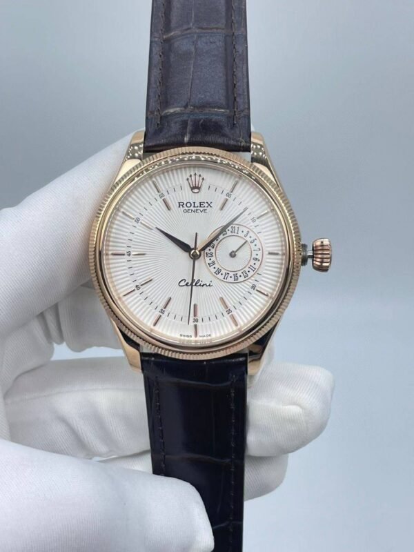 Silver dial, rose gold case  39mm