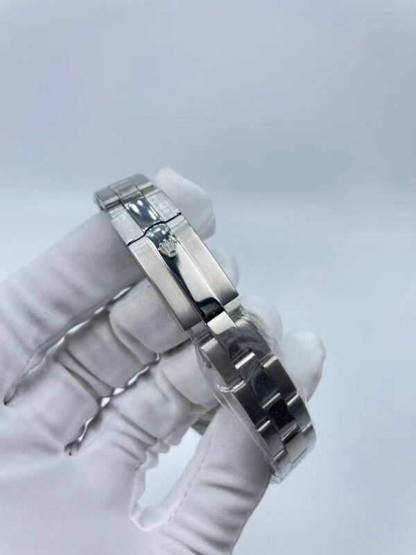 Rolex women's model with beaded star-shaped diamonds, size 26mm