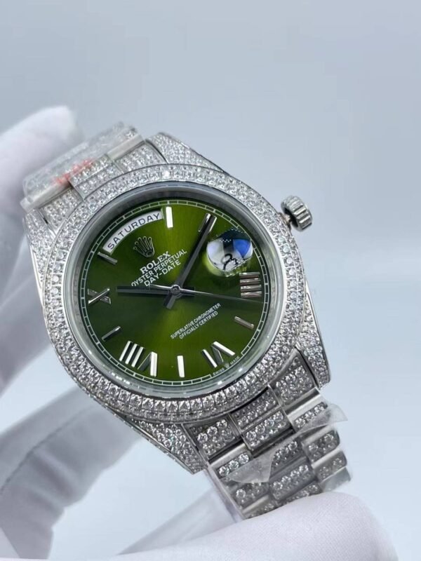 Rolex's new full-diamond double-calendar three-dimensional Roman dial, size 41mm