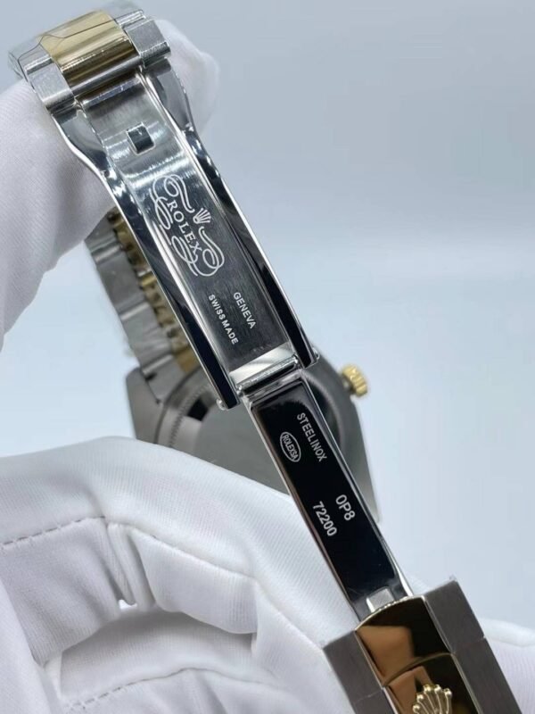 Rolex's new Datejust with a small bezel and small dial, 36mm in size (with a small grain bracelet)