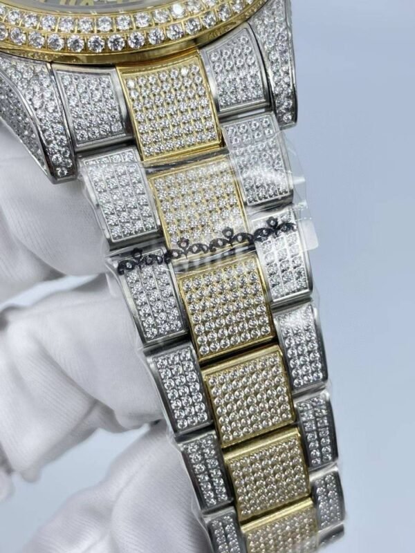 Rolex's new full-diamond "Sky" model, with a size of 42mm.