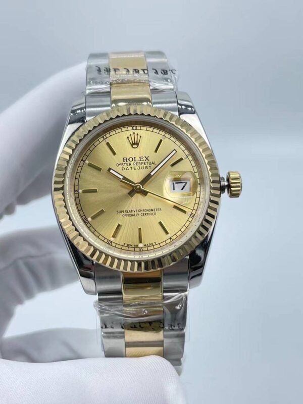 Rolex's new Datejust with a small bezel and small dial, 36mm in size (with a small grain bracelet)