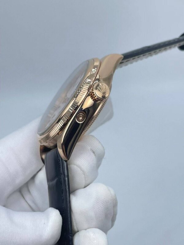 Silver dial, rose gold case, black strap  39mm