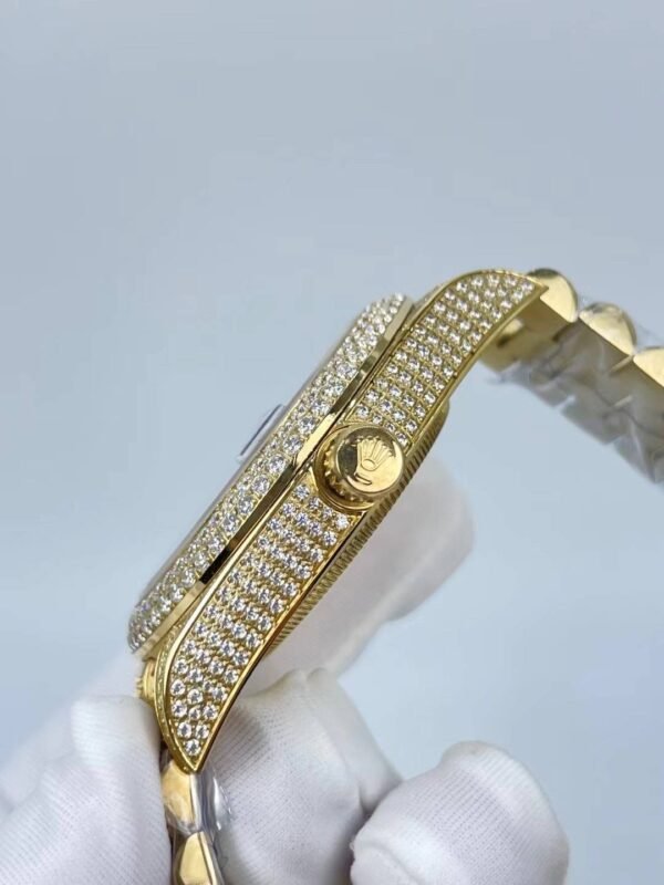 Rolex's new full-diamond double-calendar three-dimensional Roman dial, size 41mm