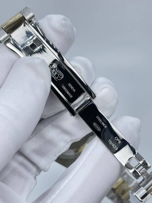 Rolex's new full-diamond "Sky" model, with a size of 42mm.