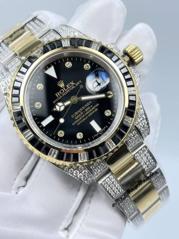 The new Rolex SUB model with a sapphire crystal face, size 40mm. The new strap design: diamonds on both sides + shiny center.