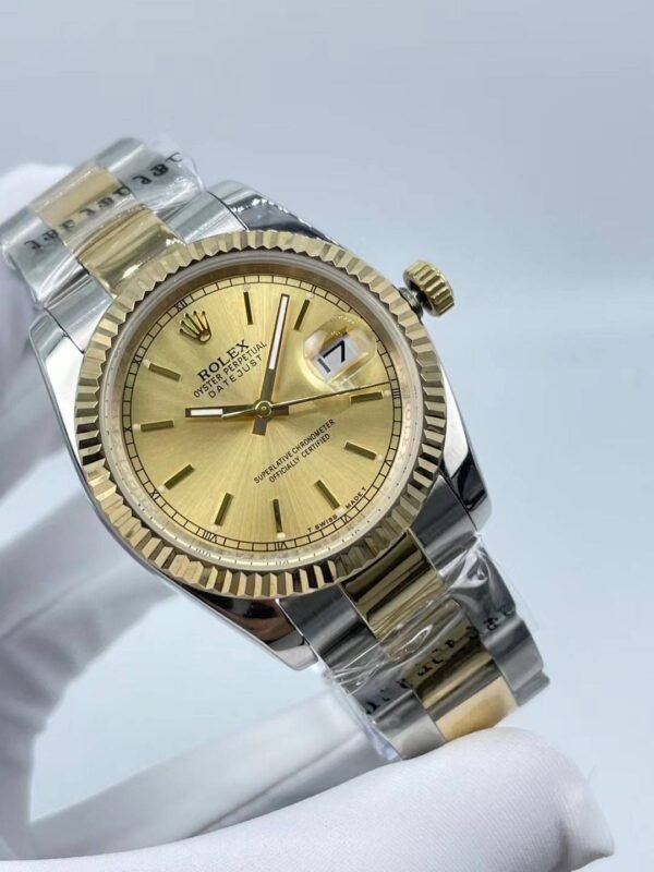 Rolex's new Datejust with a small bezel and small dial, 36mm in size (with a small grain bracelet)