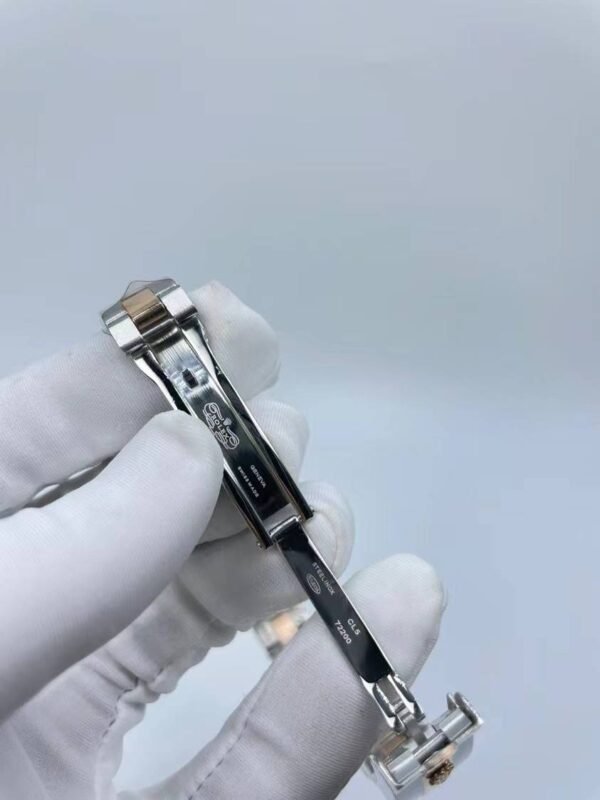 Rolex women's model with beaded star-shaped diamonds, size 26mm