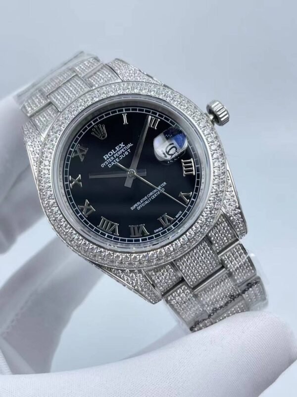 Rolex's new full-diamond single-date Roman bezel model, with a size of 41mm