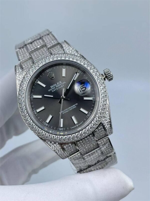 New full diamond Logotype luminous dial  41mm