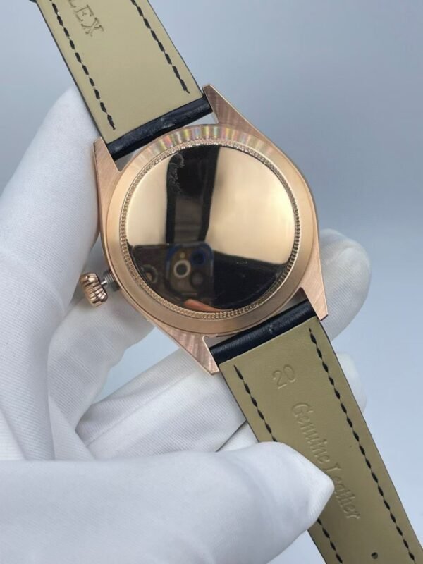 Silver dial, rose gold case, black strap  39mm