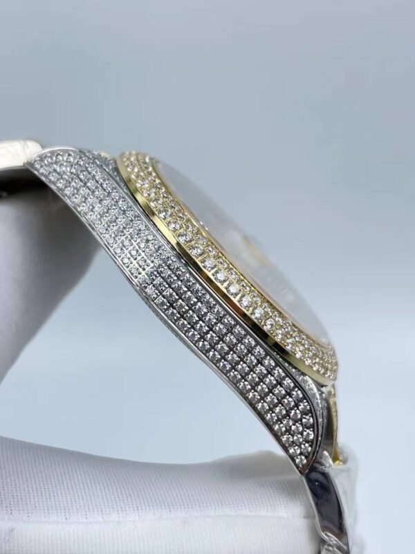 Rolex's new full-diamond single-date Roman bezel model, with a size of 41mm