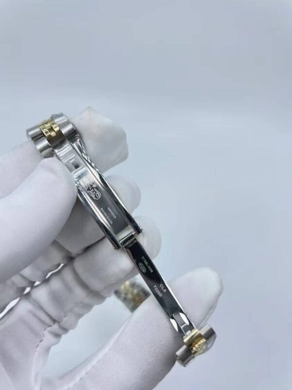 Rolex women's model with beaded star-shaped diamonds, size 26mm