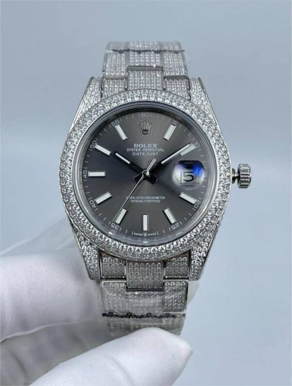New full diamond Logotype luminous dial  41mm