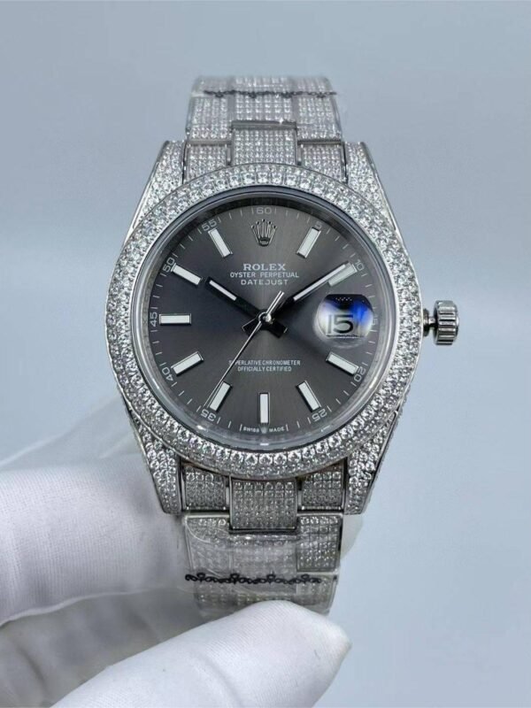 New full diamond Logotype luminous dial  41mm