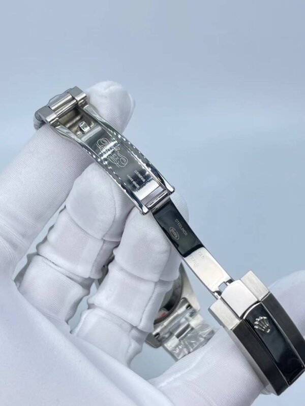 New model with silver toothed and Roman finish, size 31mm