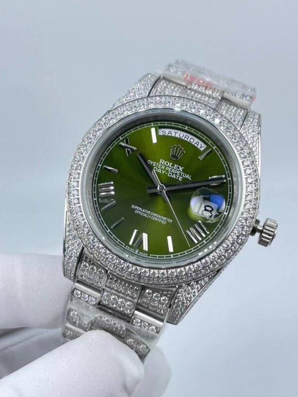 Rolex's new full-diamond double-calendar three-dimensional Roman dial, size 41mm