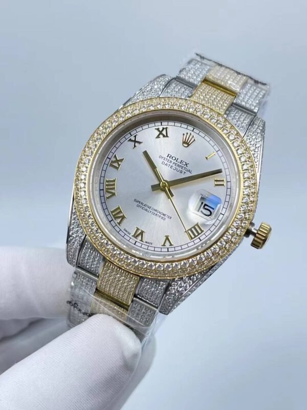 Rolex's new full-diamond single-date Roman bezel model, with a size of 41mm